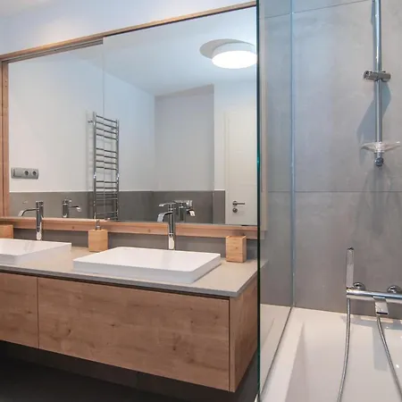 Skyline Apartament *